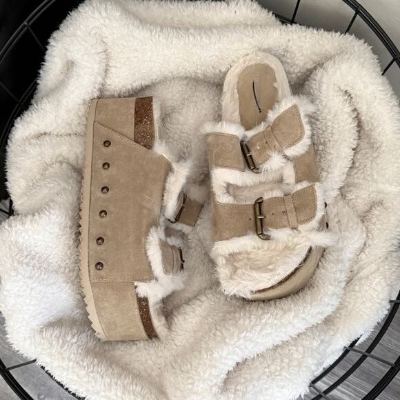 Free People Intentionally Blank Rule Sherpa Breaker Sandal Tan Suede Ivory - Picture 2 of 5